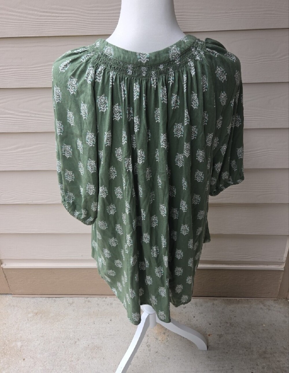 Crown & Ivy Women’s 2X Olive Green Floral Peasant Tunic - Picture 6 of 12